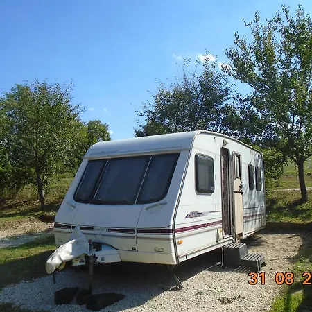 Tranquil Pines Campsite & Lodges Szakcs